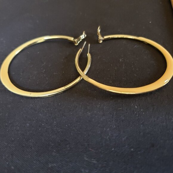 Vintage Hoop Earrings Cream and Gold - Picture 1 of 5